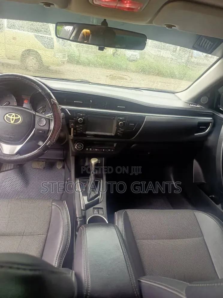 Toyota Corolla 2018 Red