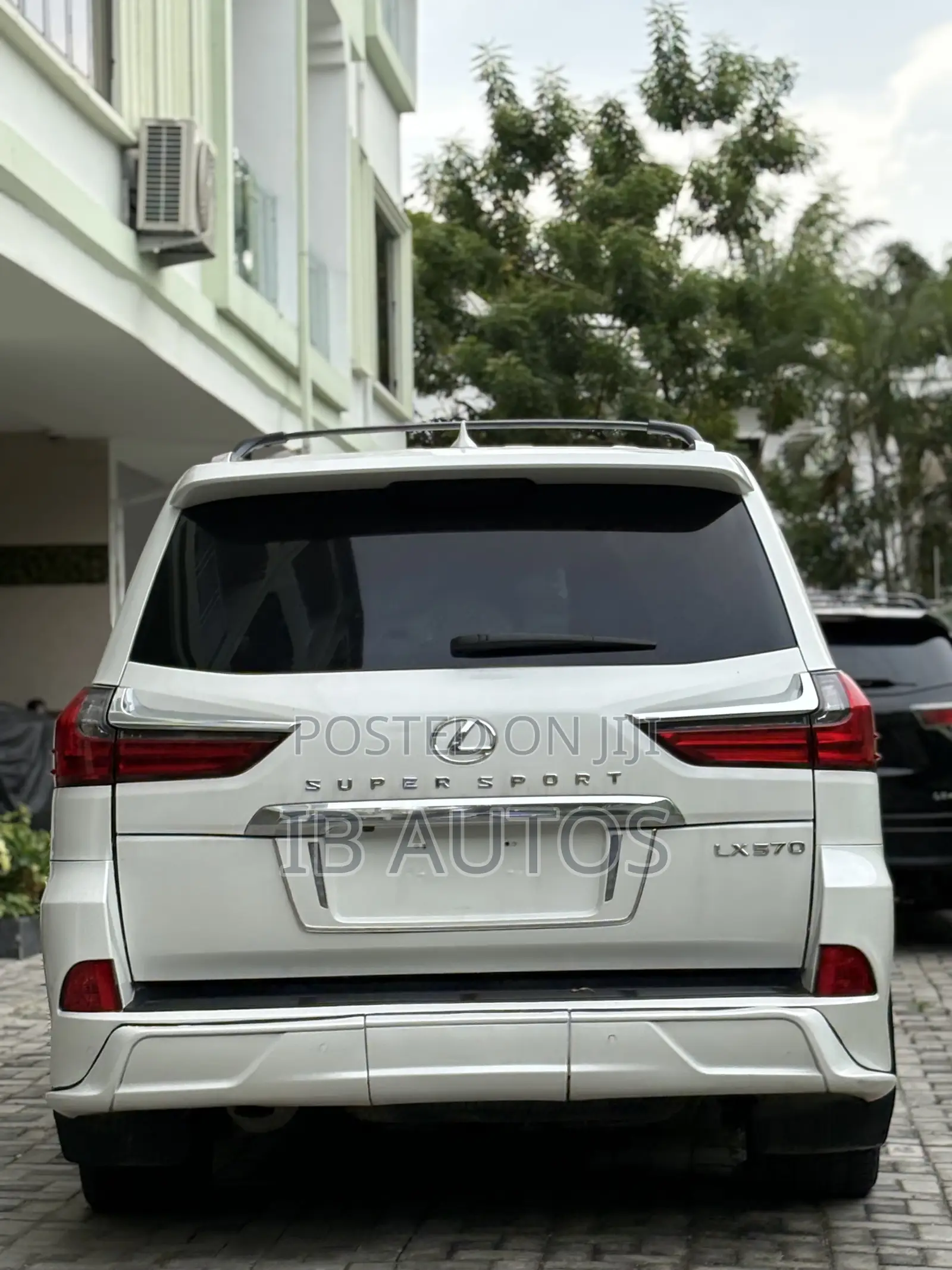 Lexus LX 570 AWD 2016 White
