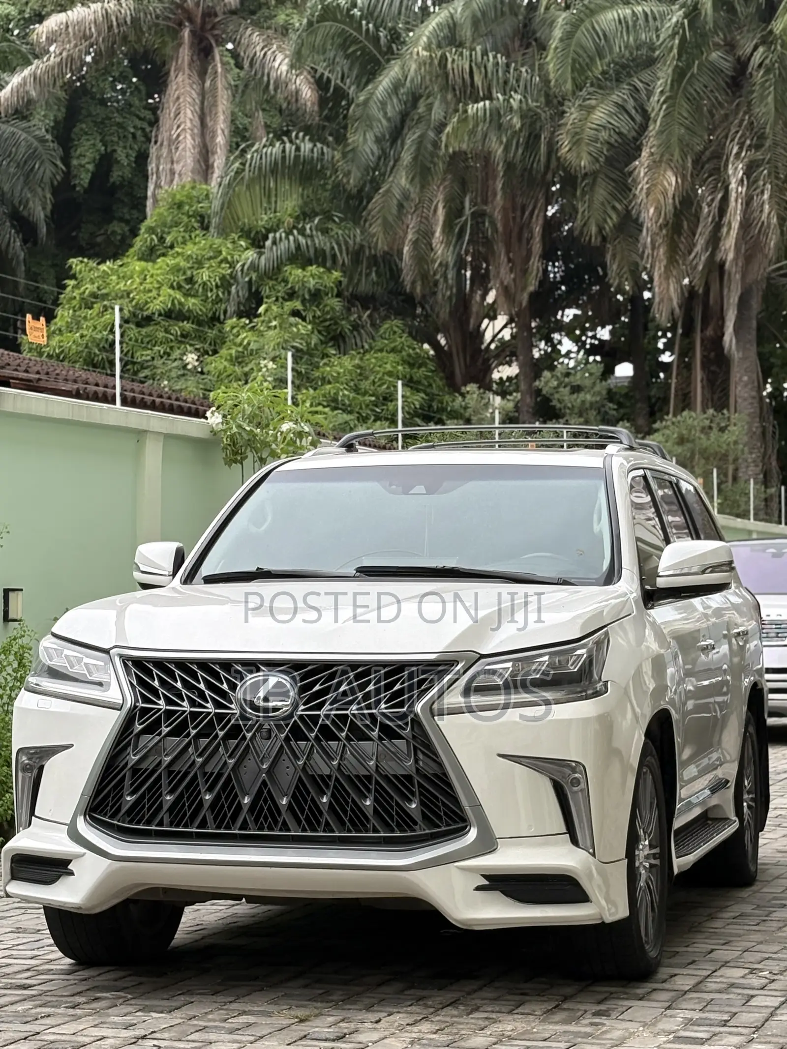 Lexus LX 570 AWD 2016 White