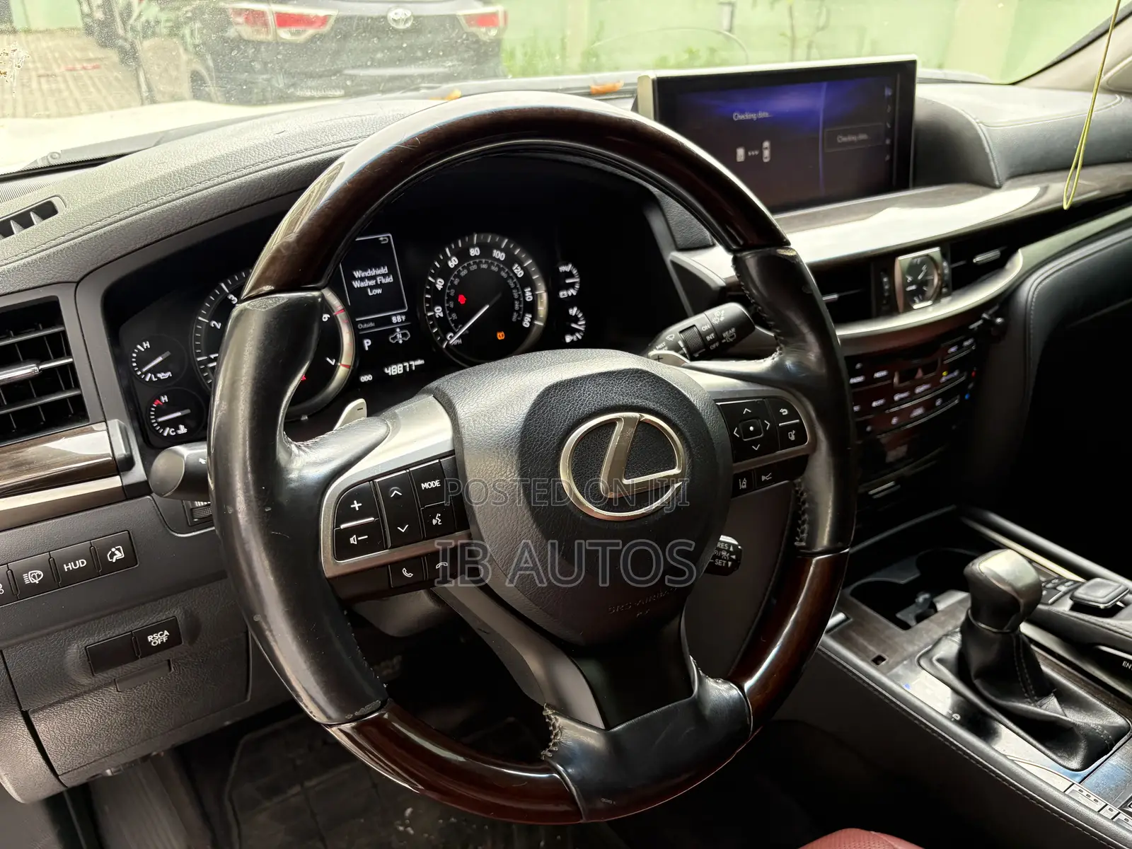 Lexus LX 570 AWD 2016 White