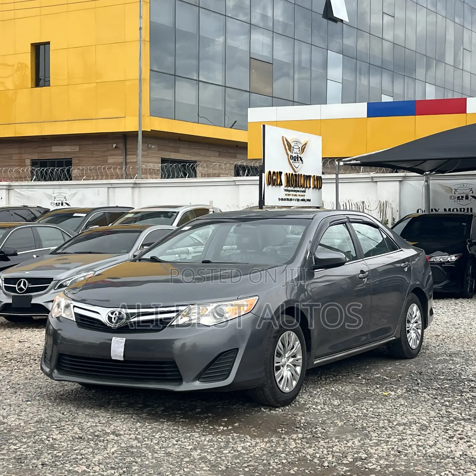 Toyota Camry LE 4dr Sedan (2.5L 4cyl 6A) 2014 Gray