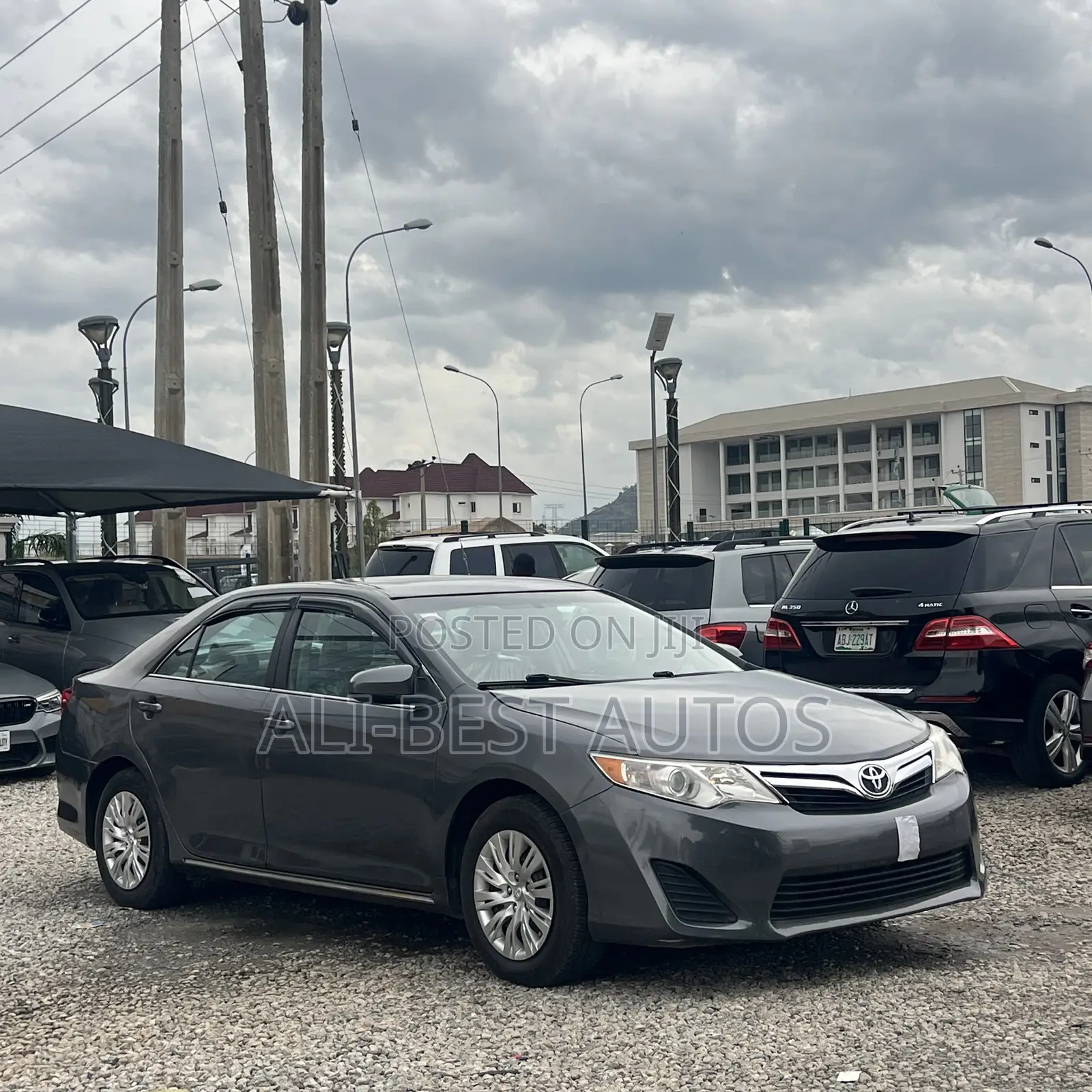 Toyota Camry LE 4dr Sedan (2.5L 4cyl 6A) 2014 Gray