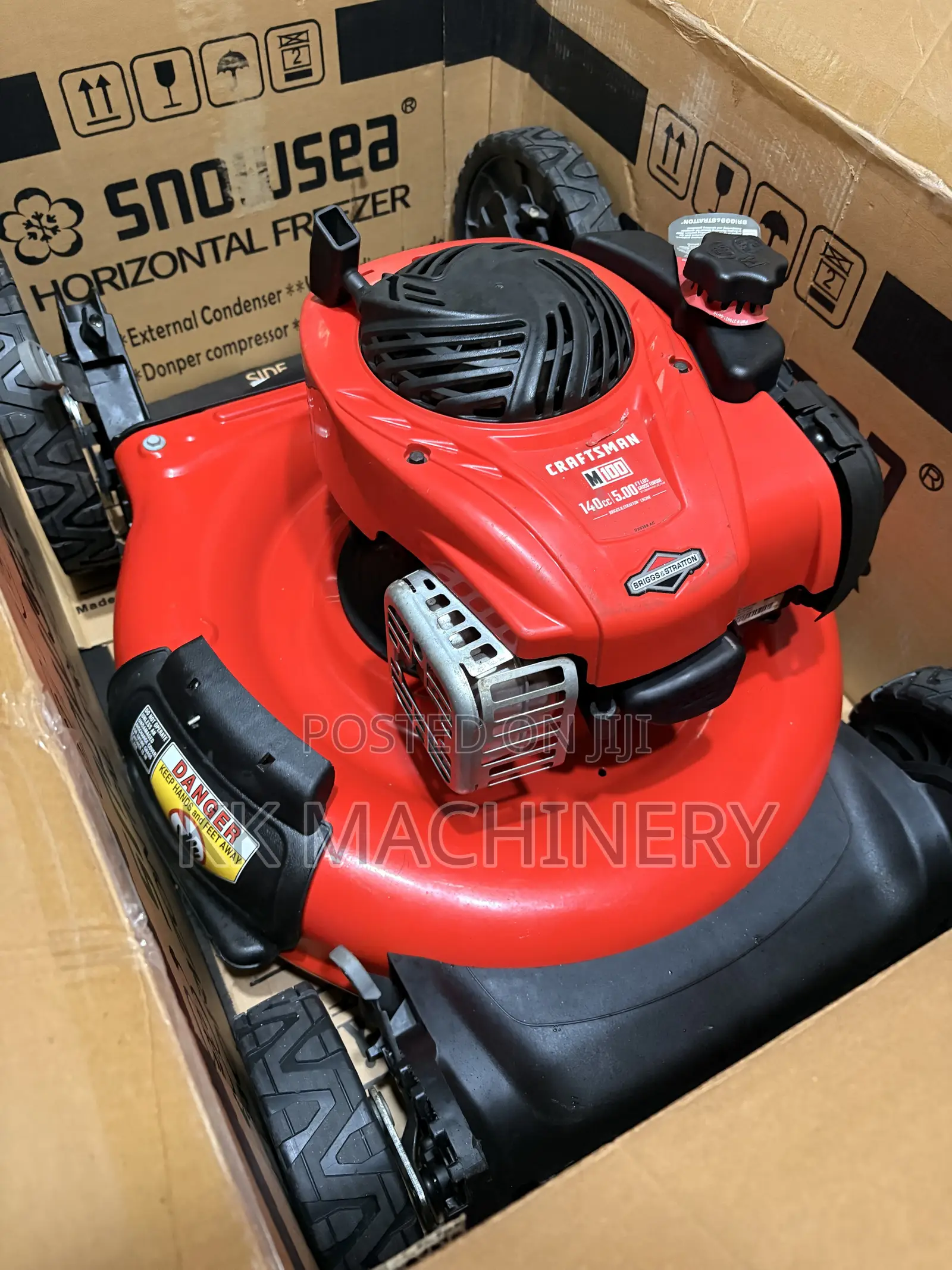 Lawn Mower Equipped With a 140cc Briggs Stratton Engine.