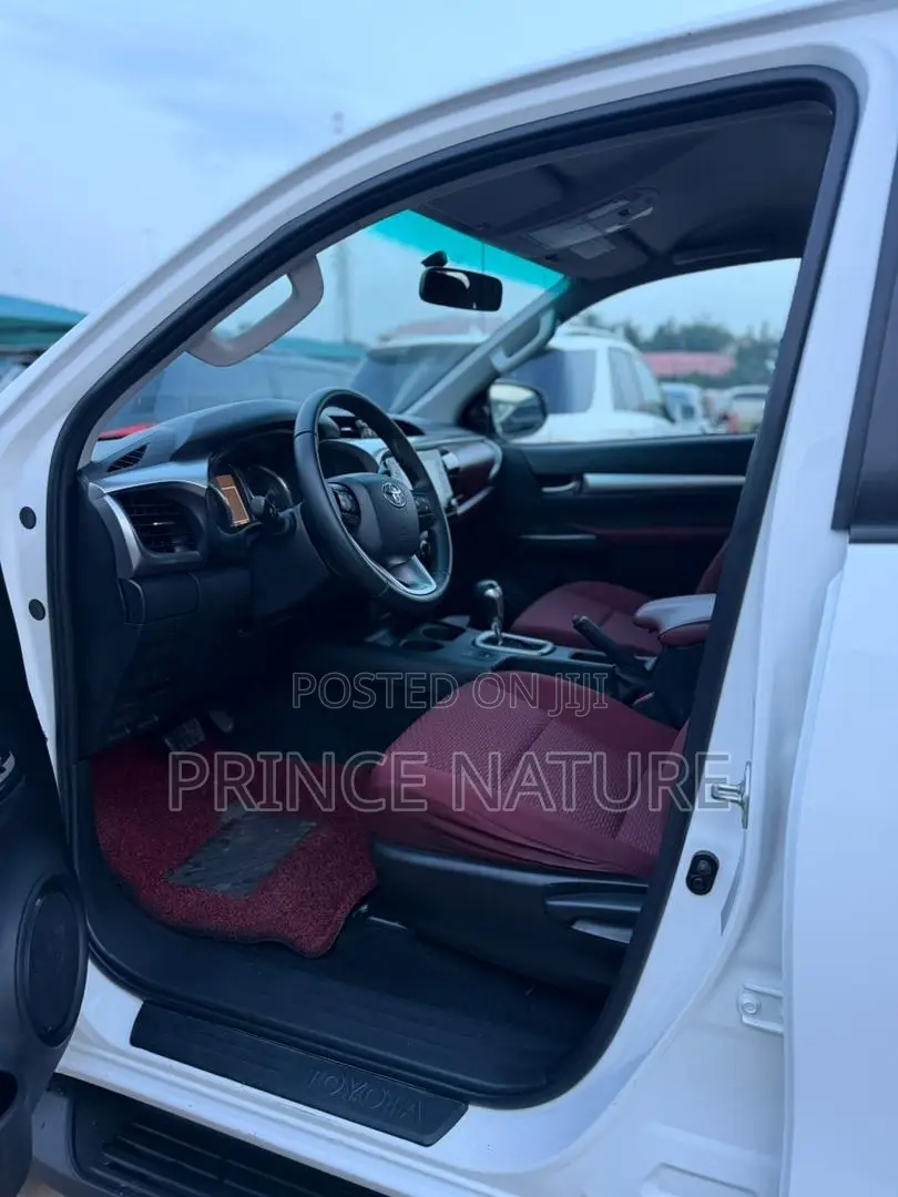 New Toyota Hilux 2025 White