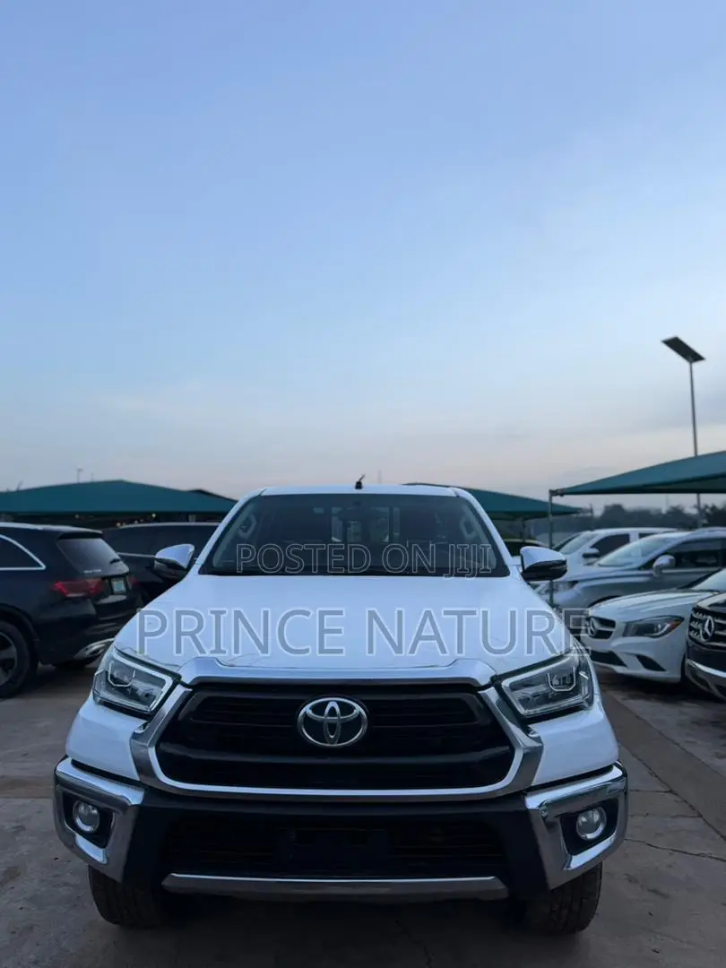 New Toyota Hilux 2025 White