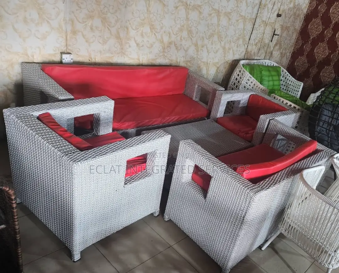 New 7 Seaters Outdoor Set With Table