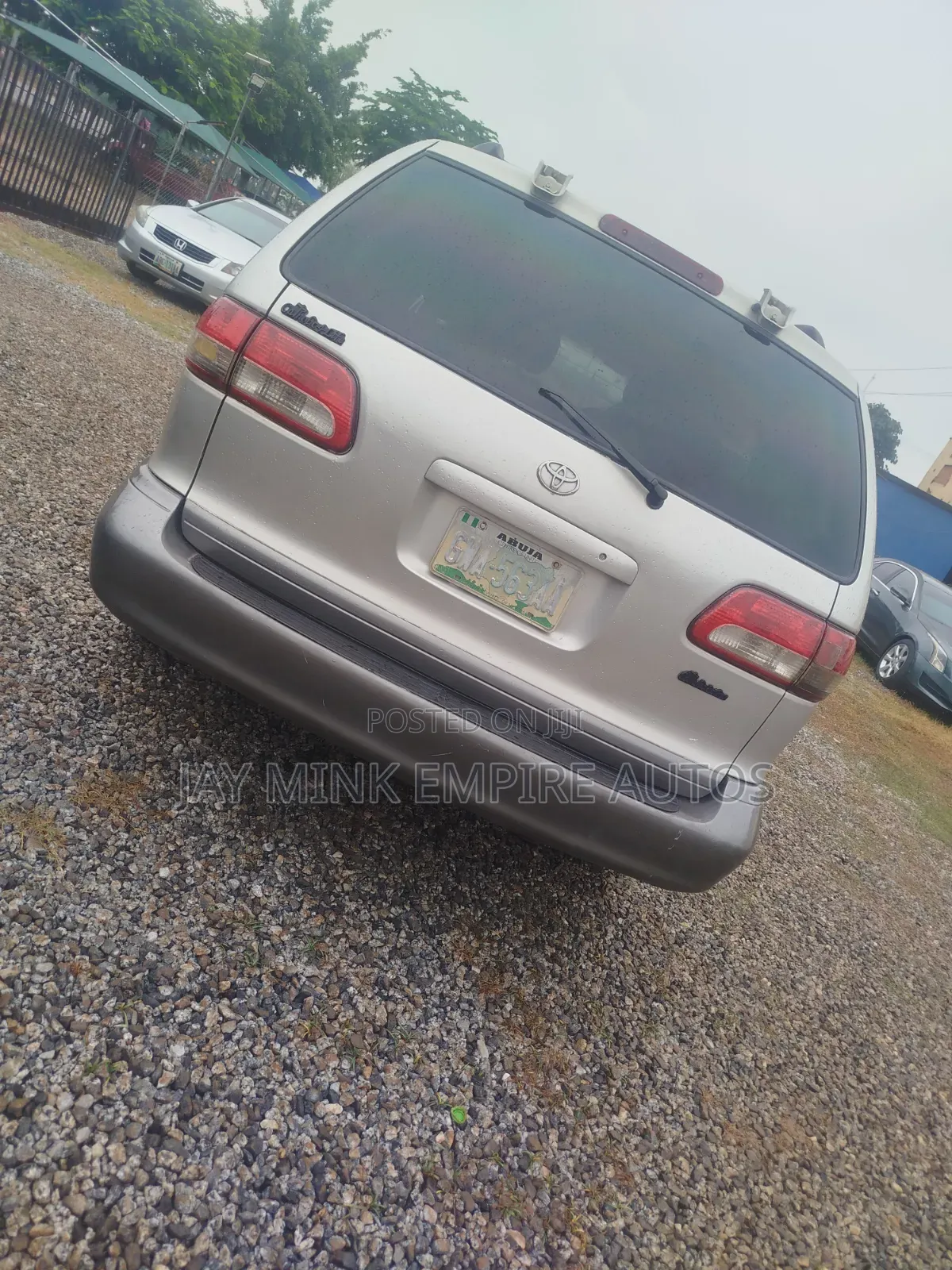 Toyota Sienna 2000 Silver