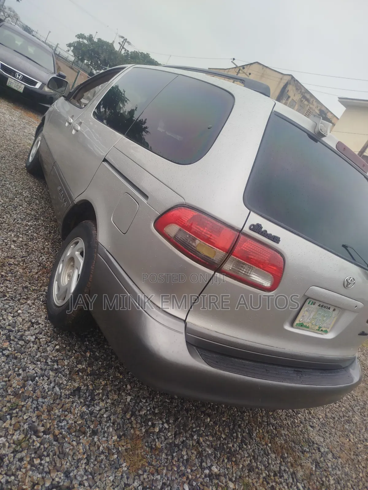 Toyota Sienna 2000 Silver