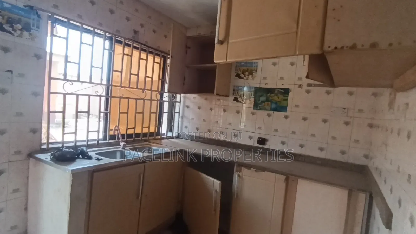 10bdrm Block of Flats in Baruwa Estate for sale