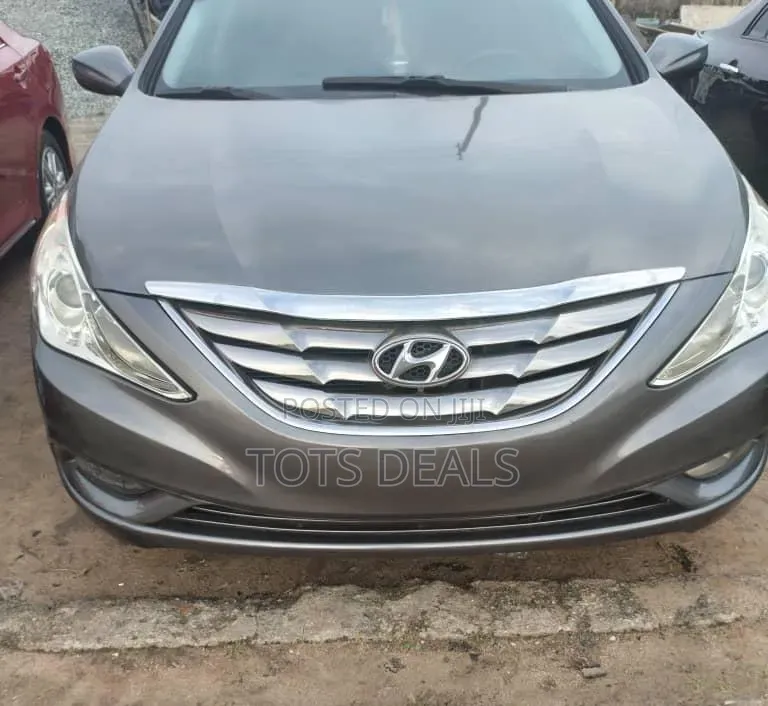 Hyundai Sonata SE 2.0T Sedan FWD (2.0L 4cyl 6A) 2013 Gray
