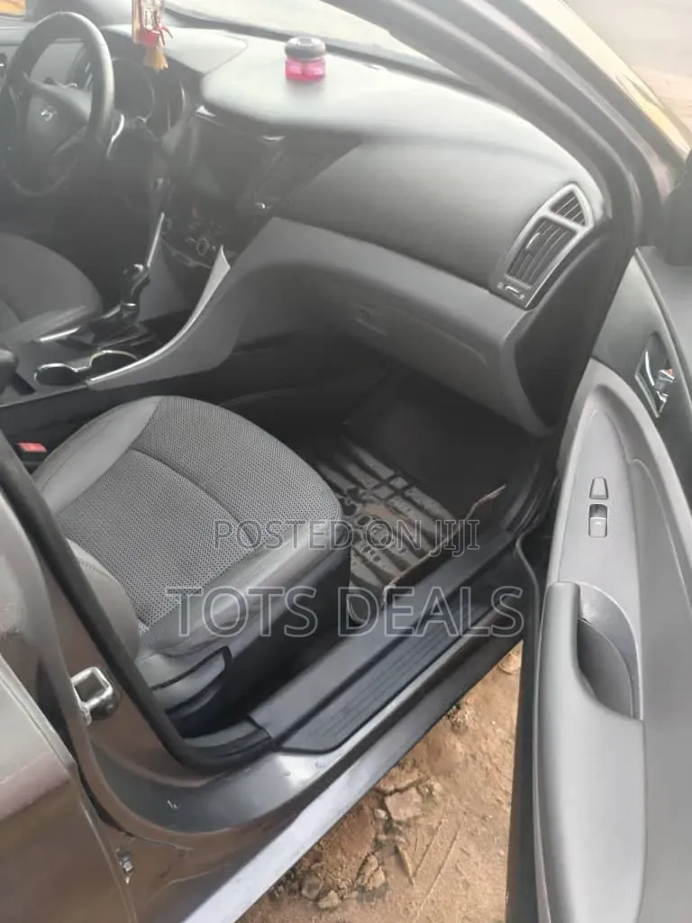 Hyundai Sonata SE 2.0T Sedan FWD (2.0L 4cyl 6A) 2013 Gray