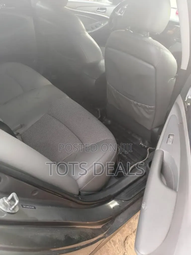 Hyundai Sonata SE 2.0T Sedan FWD (2.0L 4cyl 6A) 2013 Gray