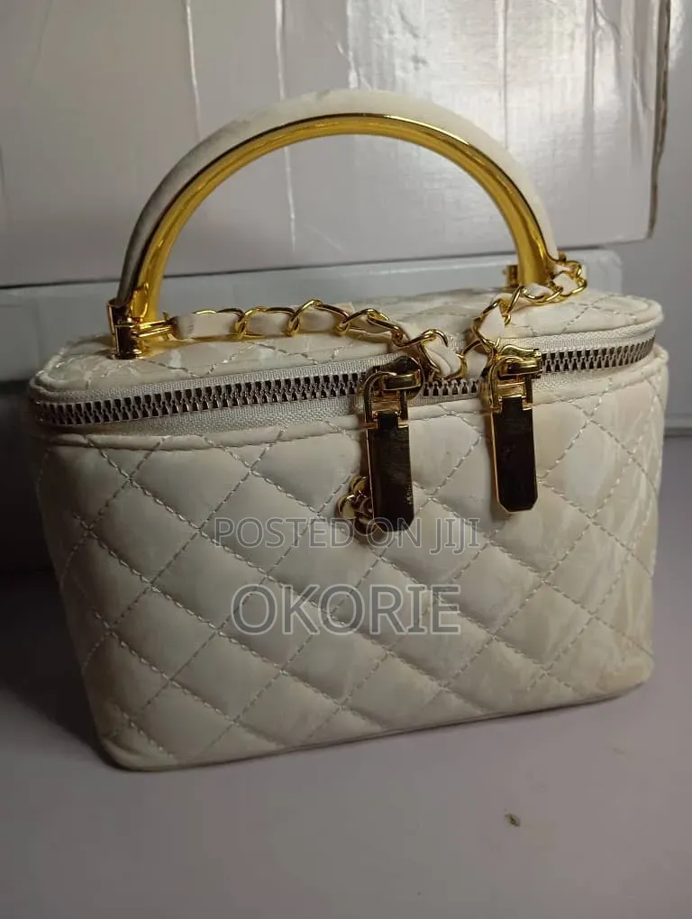 Women's New Stylish Diamond Patterned Cosmetics Box Bag Chain Strap