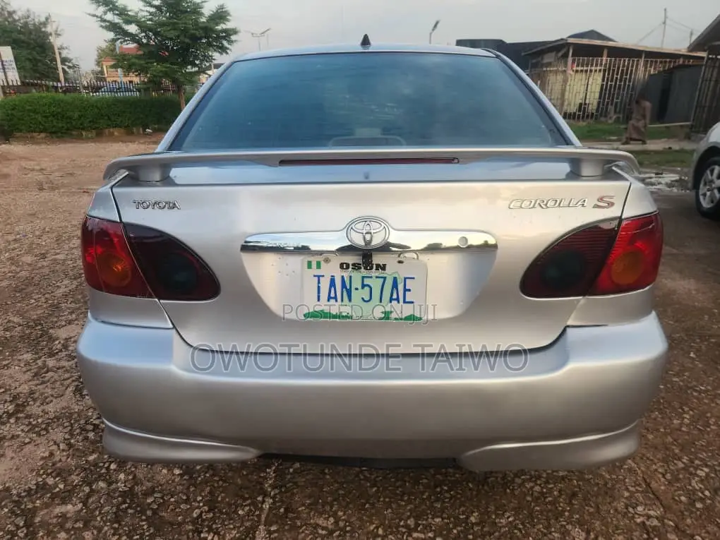 Toyota Corolla 2004 Silver