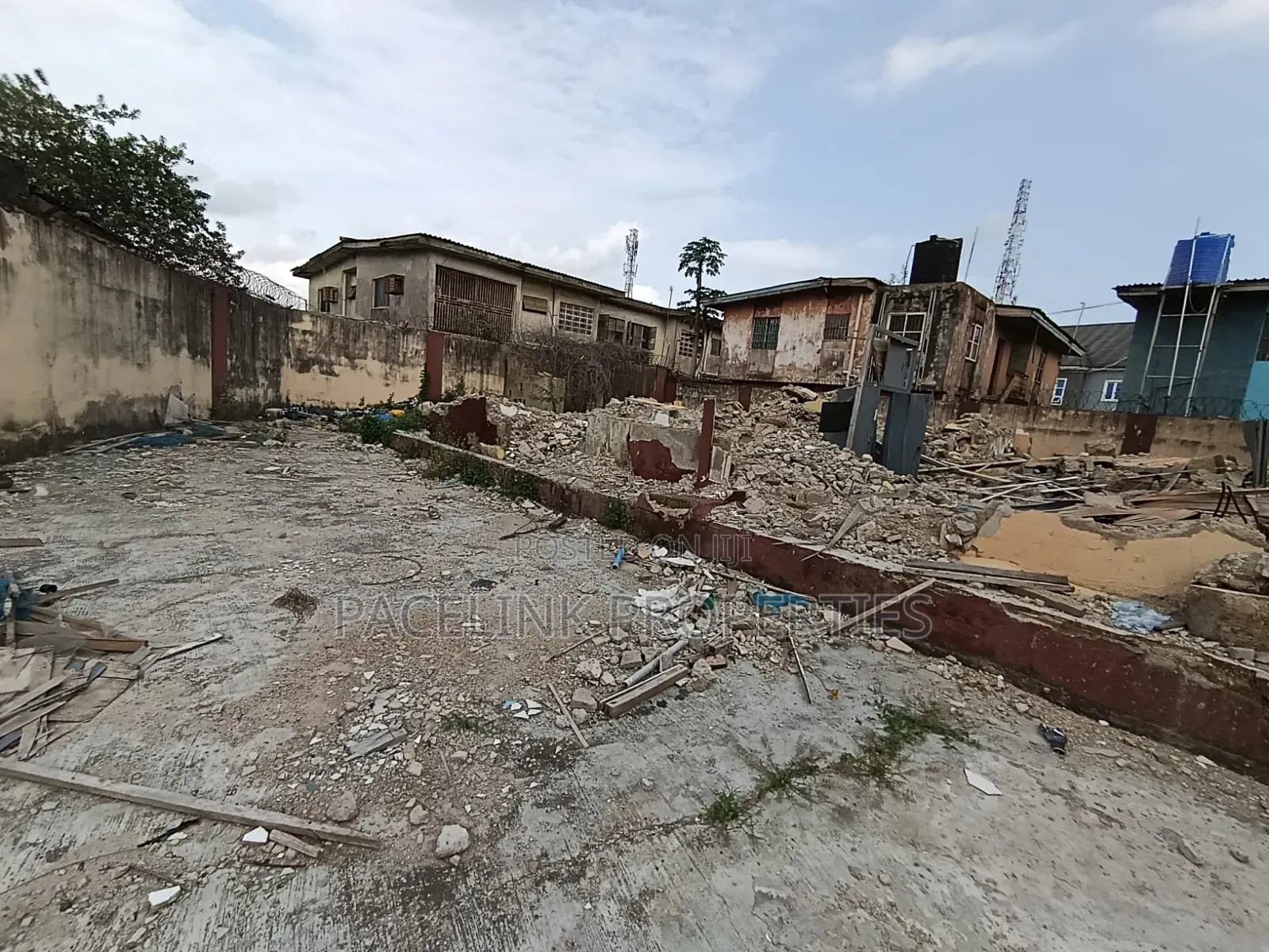 Full Plot of Land in a Close Good for Residential or Commercial