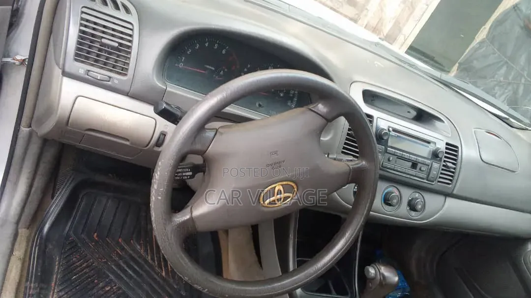 Toyota Camry 2004 Silver