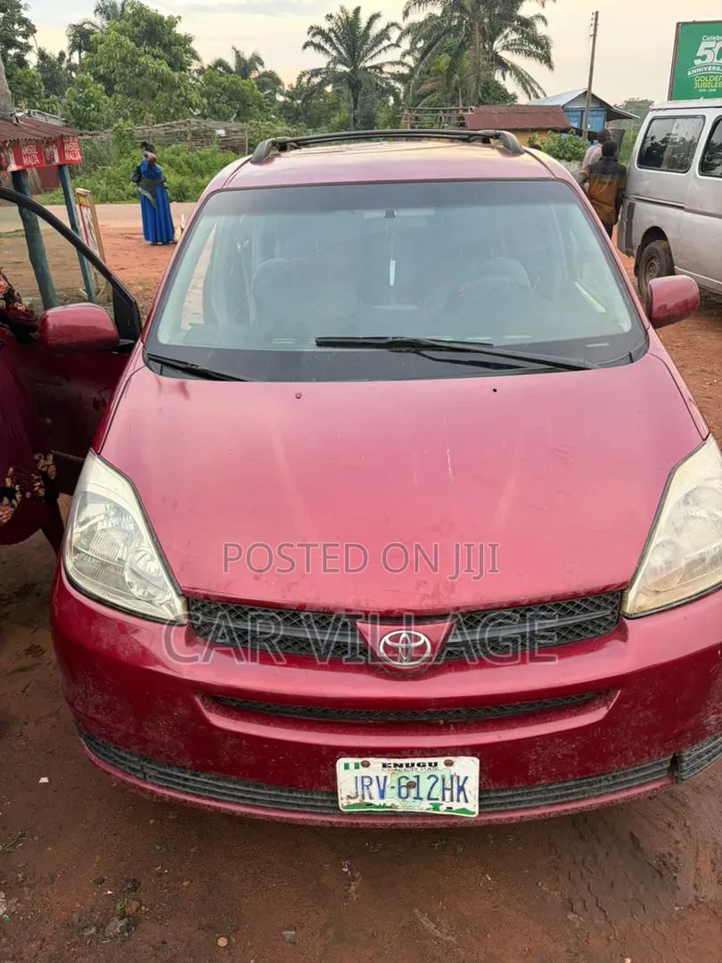 Toyota Sienna 2004 Red