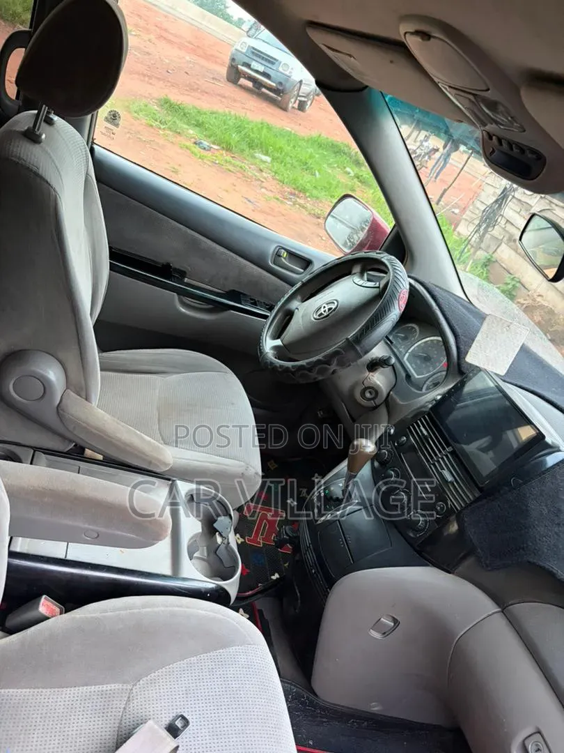 Toyota Sienna 2004 Red
