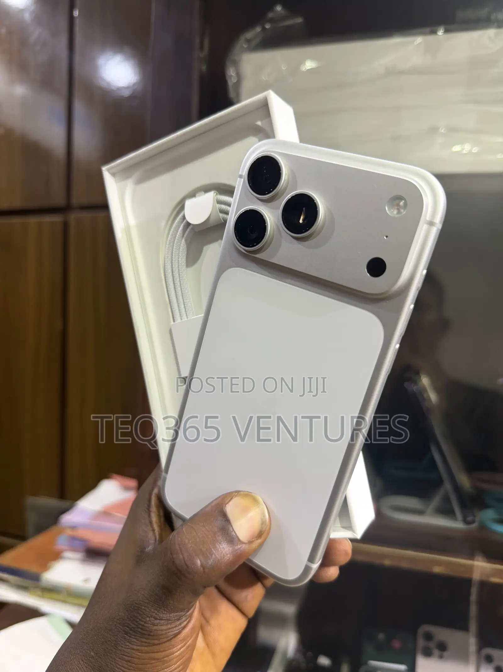 New Apple iPhone 17 Pro Max 256 GB Silver