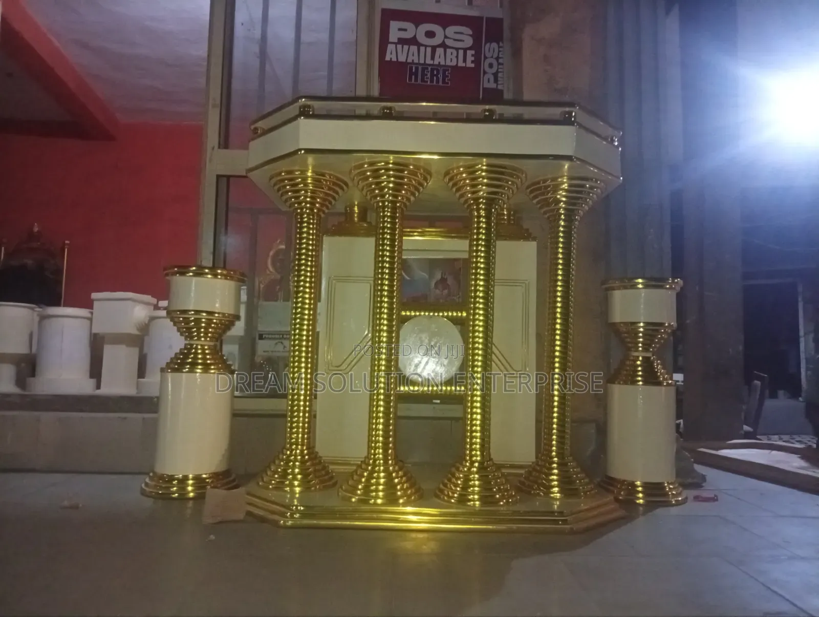 Standard Four Pillar Pulpit With Two Flower Vase