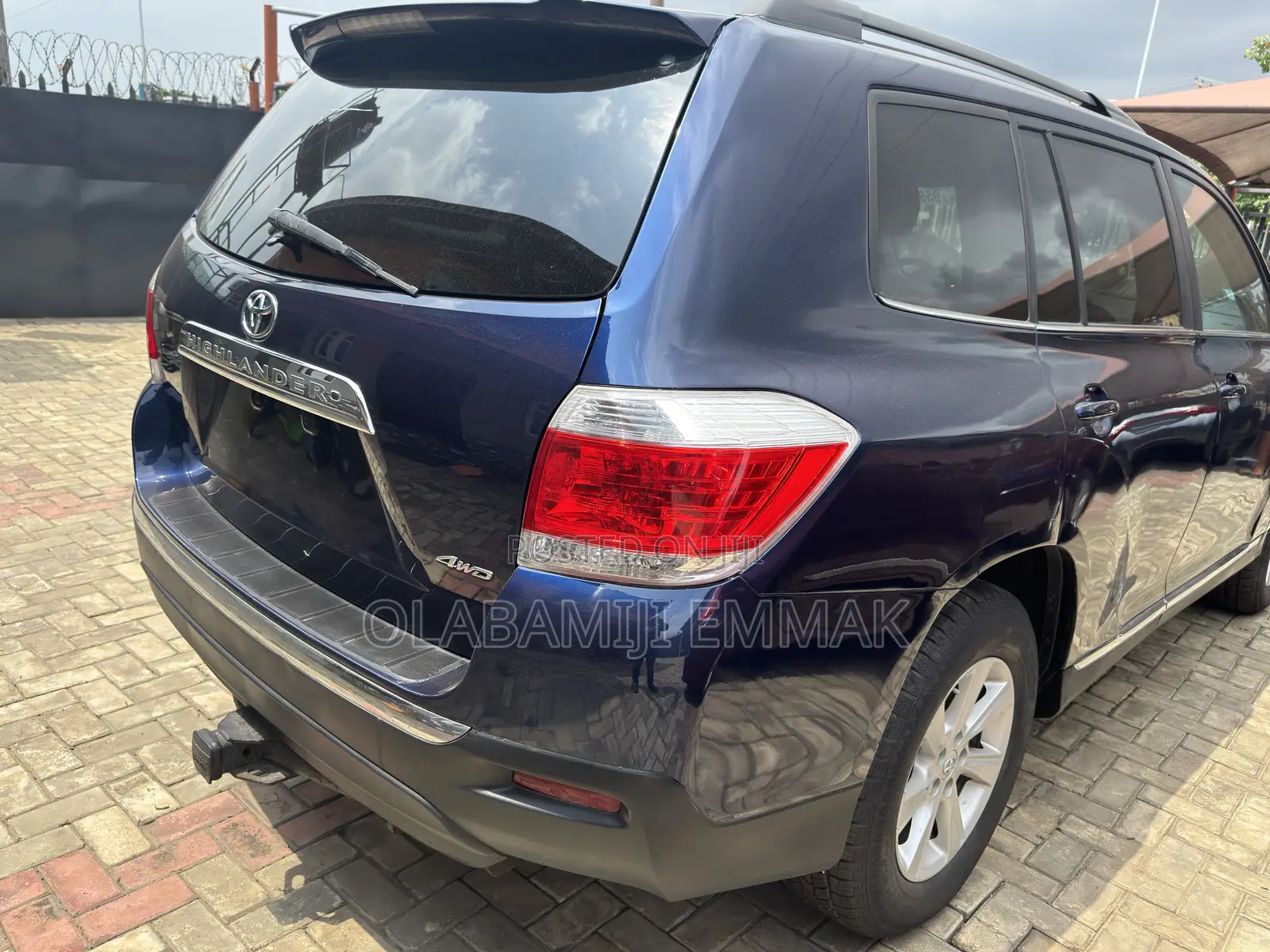 Toyota Highlander SE 2012 Blue