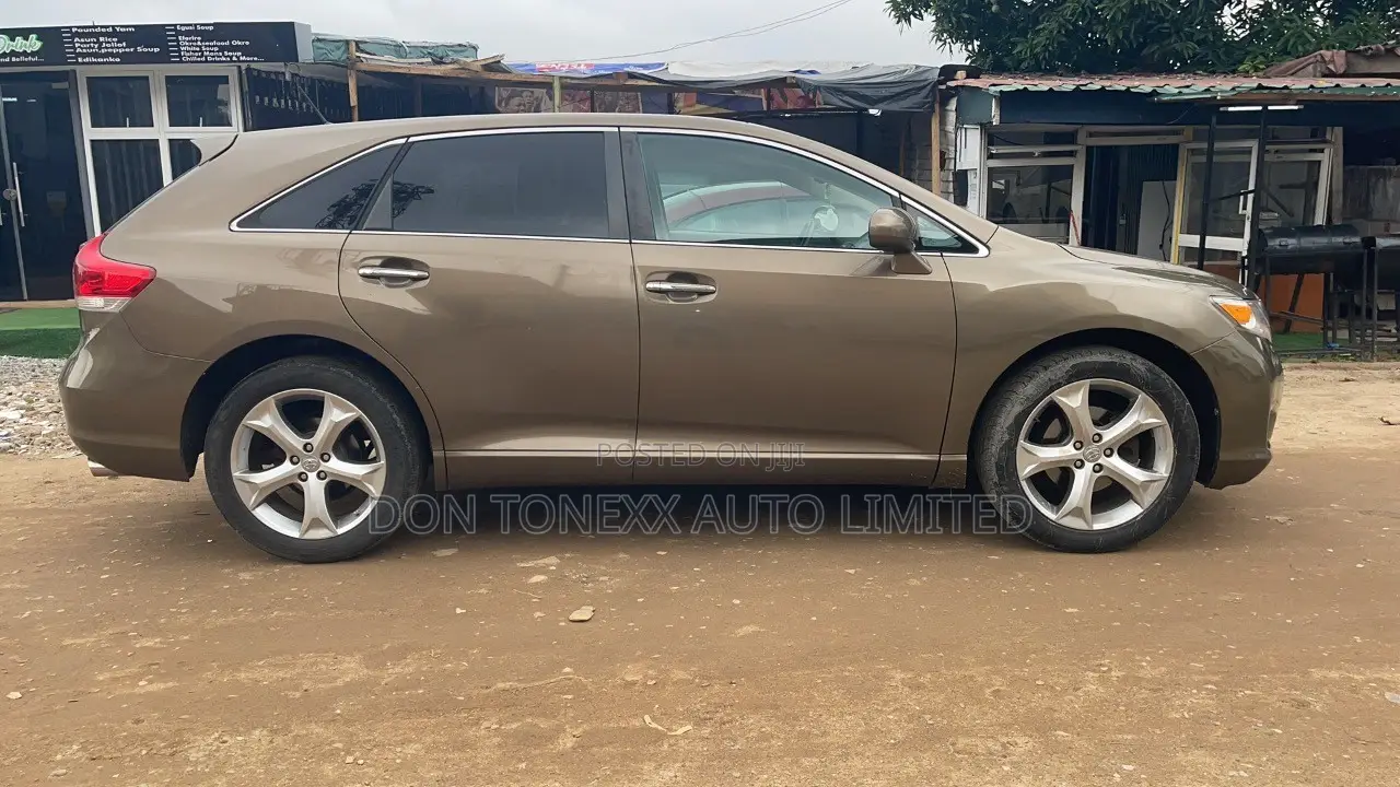 Toyota Venza XLE 2010 Brown