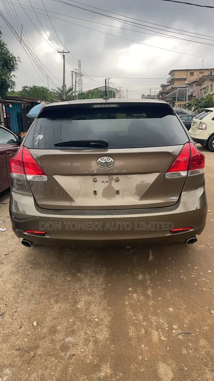 Toyota Venza XLE 2010 Brown