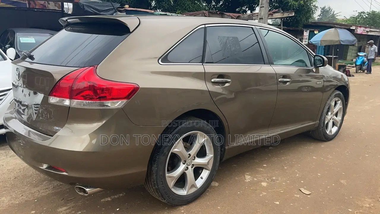 Toyota Venza XLE 2010 Brown
