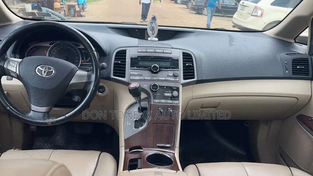 Toyota Venza XLE 2010 Brown