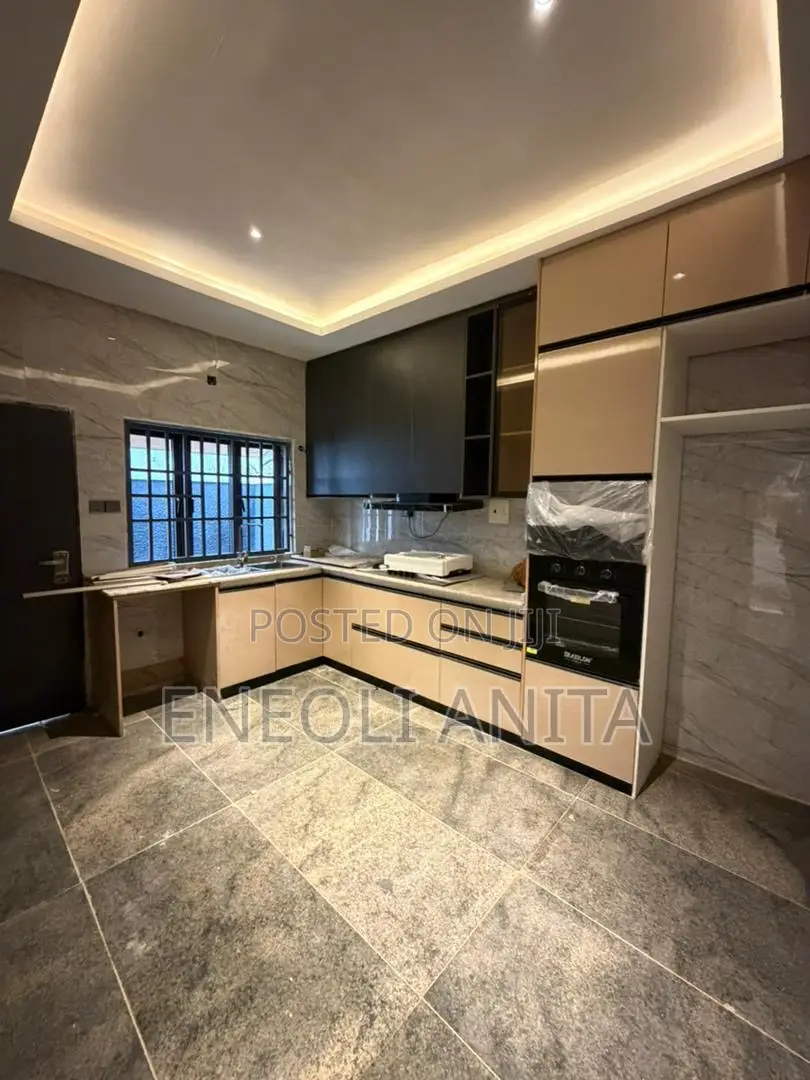 4bdrm Duplex in Wuse for sale
