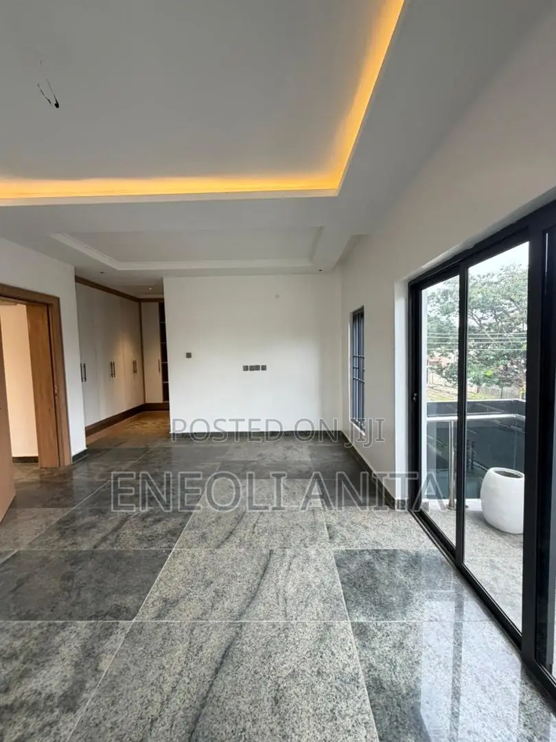 4bdrm Duplex in Wuse for sale