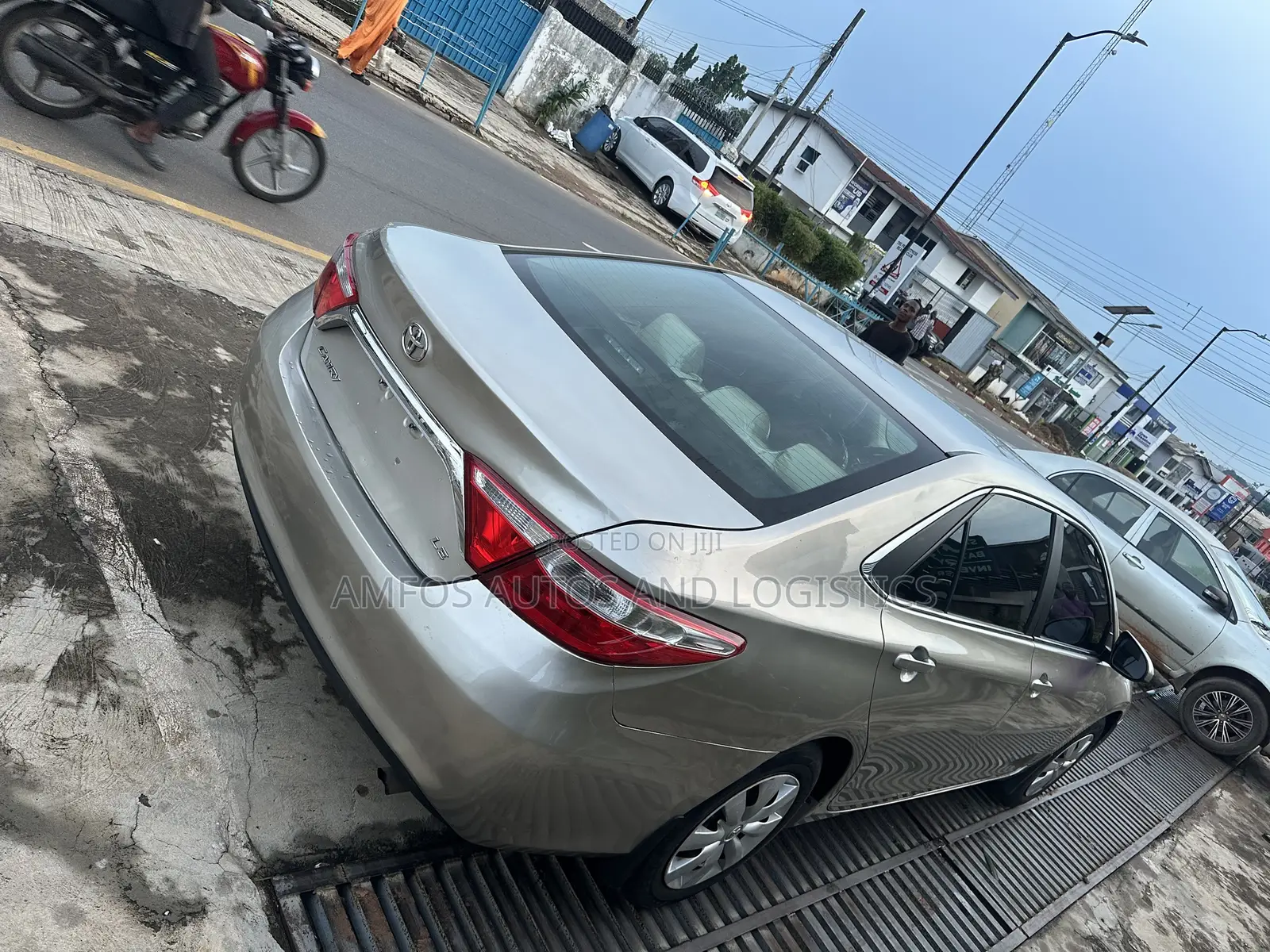 Toyota Camry LE 4dr Sedan (2.5L 4cyl 6A) 2015 Gold