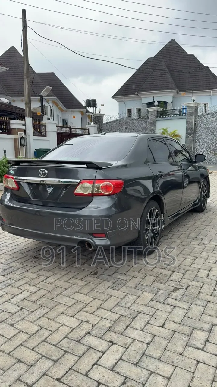 Toyota Corolla 2009 Gray