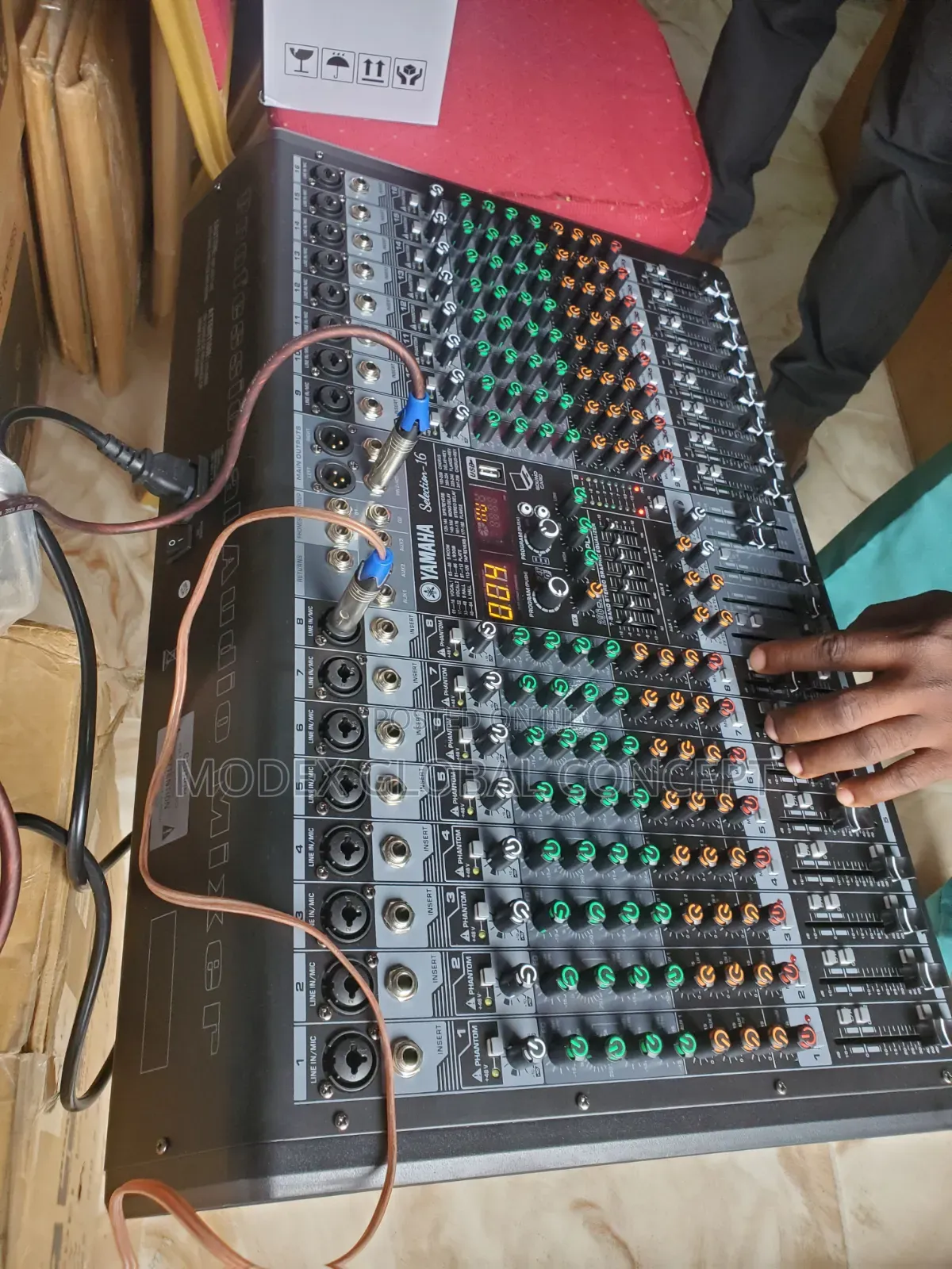Yamaha 16-Channel Professional Console Mixer