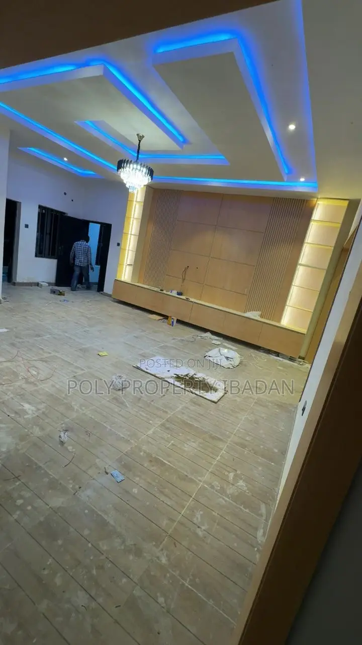 2bdrm Apartment in Eleyele for rent