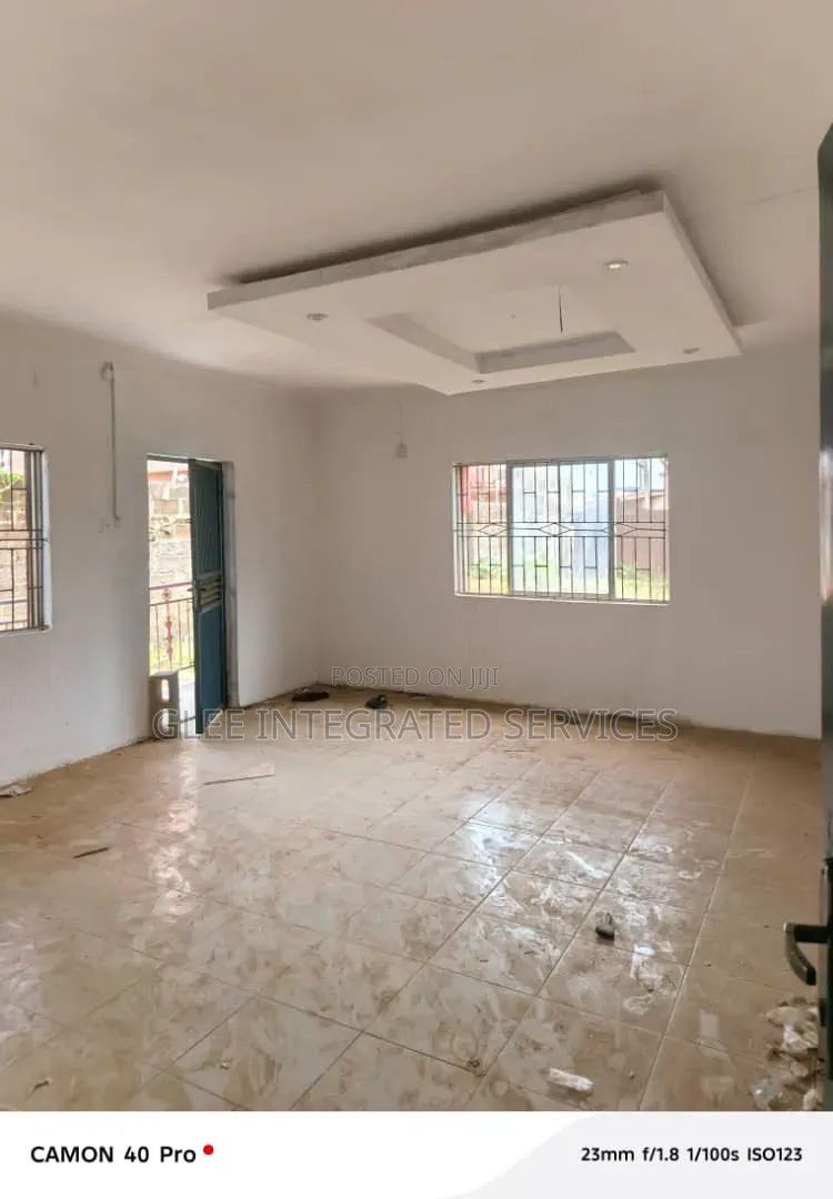 2bdrm Block of Flats in Governor'S Road, Egbe / Ikotun/Igando for sale