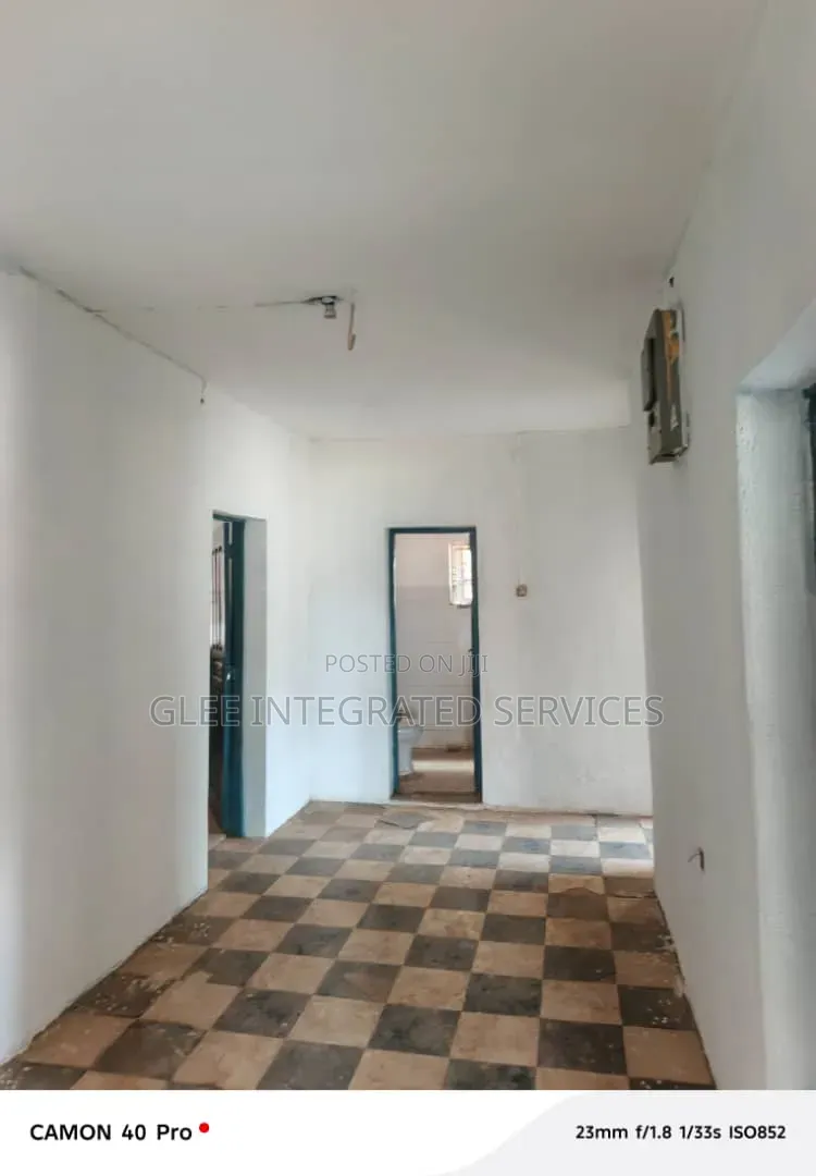 2bdrm Block of Flats in Governor'S Road, Egbe / Ikotun/Igando for sale