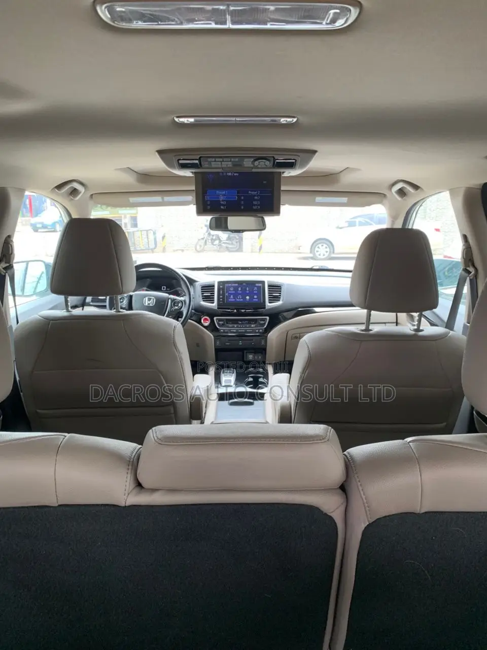 Honda Pilot Touring 4dr SUV 4WD (3.5L 6cyl 9A) 2017 White
