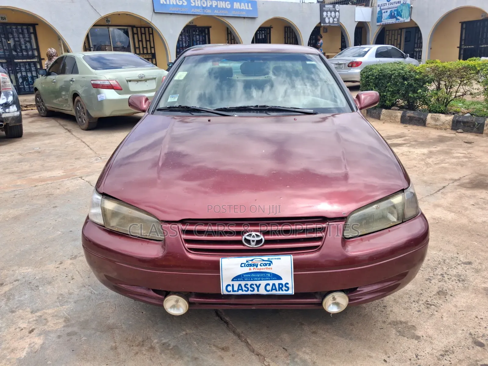 Toyota Camry 2000 Red