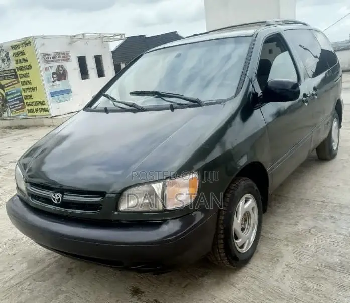 Toyota Sienna 2000 Black