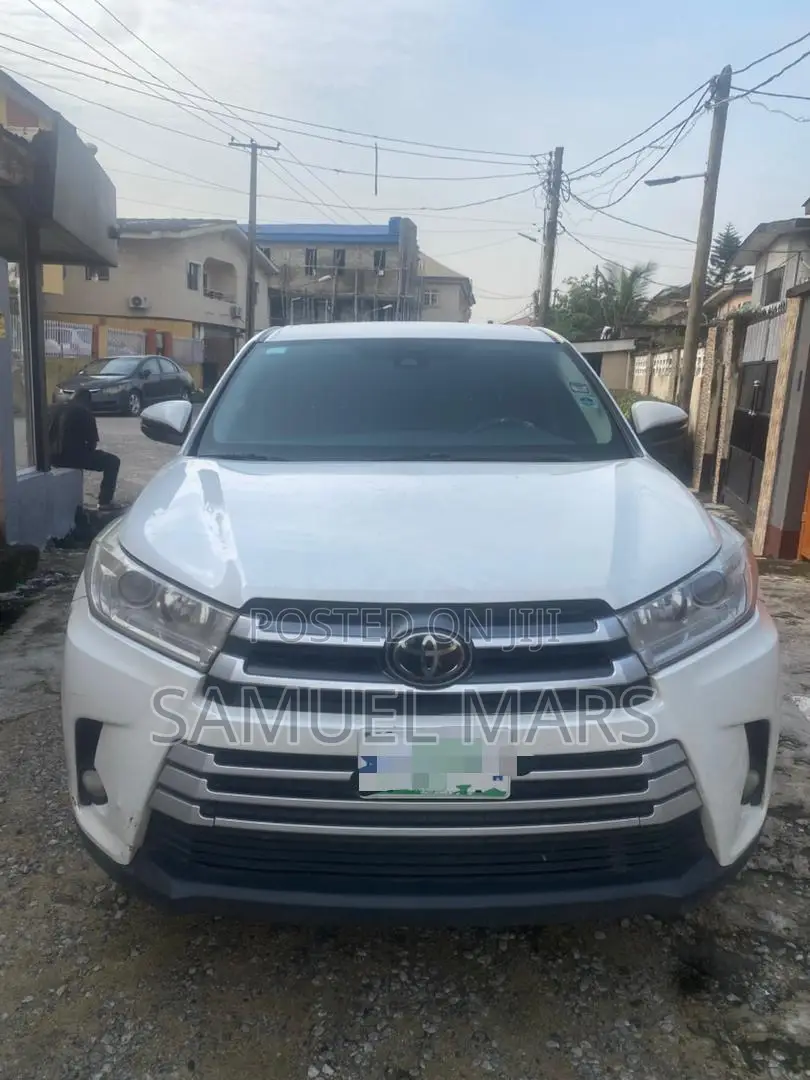 Toyota Highlander LE 4x4 V6 (3.5L 6cyl 8A) 2017 White