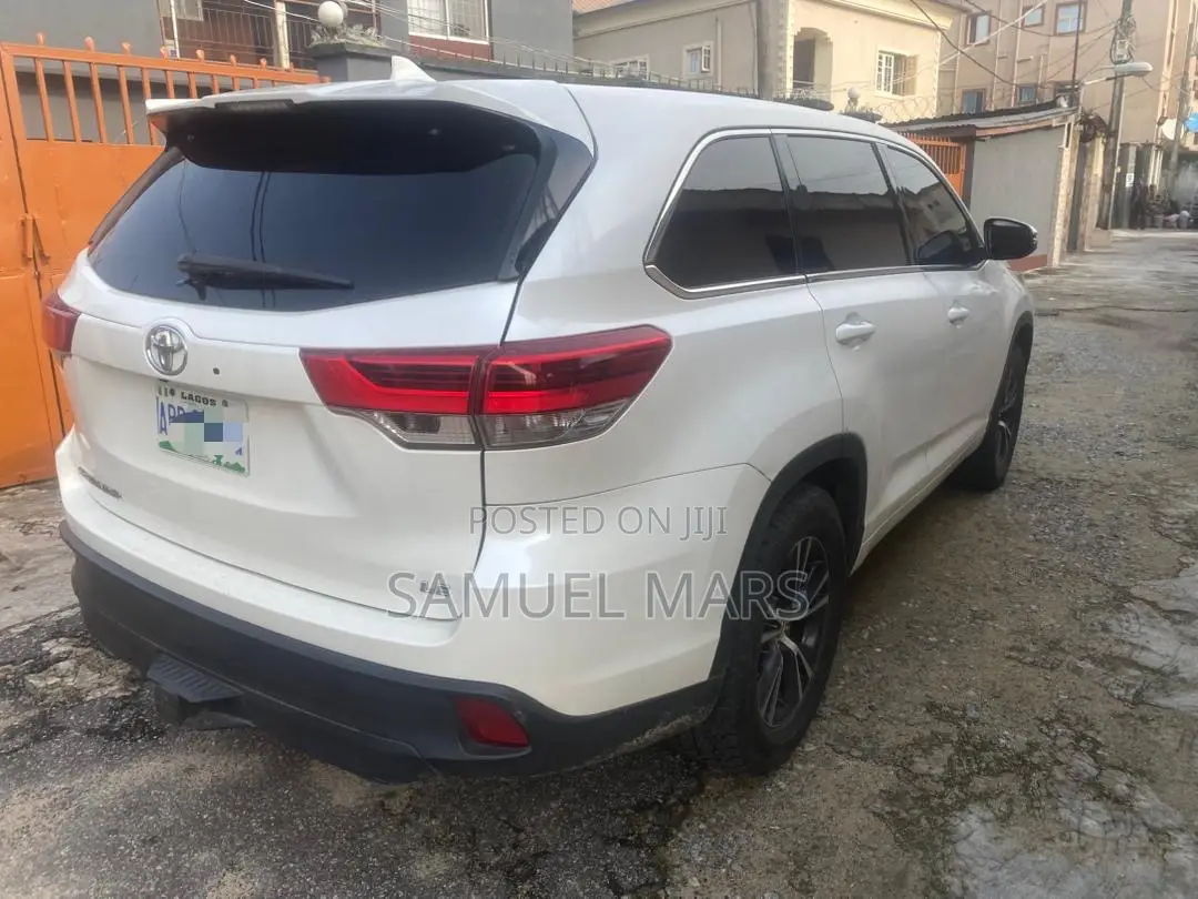 Toyota Highlander LE 4x4 V6 (3.5L 6cyl 8A) 2017 White