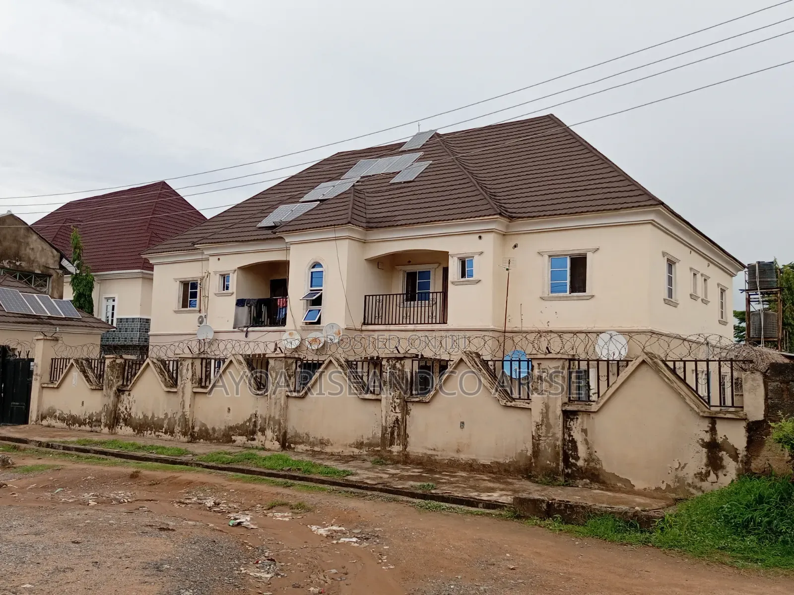 11bdrm Block of Flats in Lugbe Fha for sale