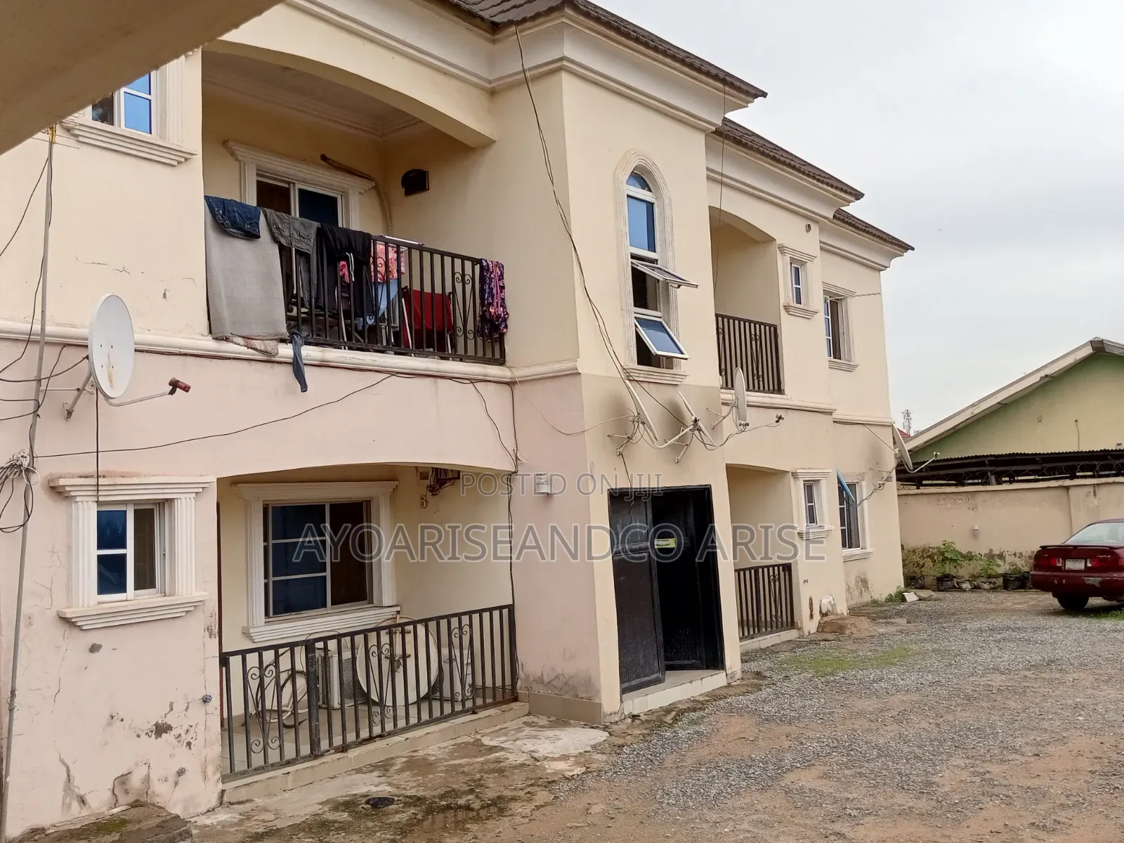 11bdrm Block of Flats in Lugbe Fha for sale