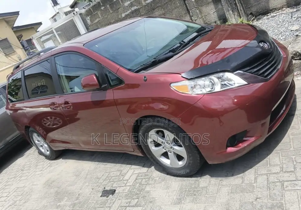 Toyota Sienna LE 8-Passenger 4dr Minivan (3.5L 6cyl 6A) 2014 Red