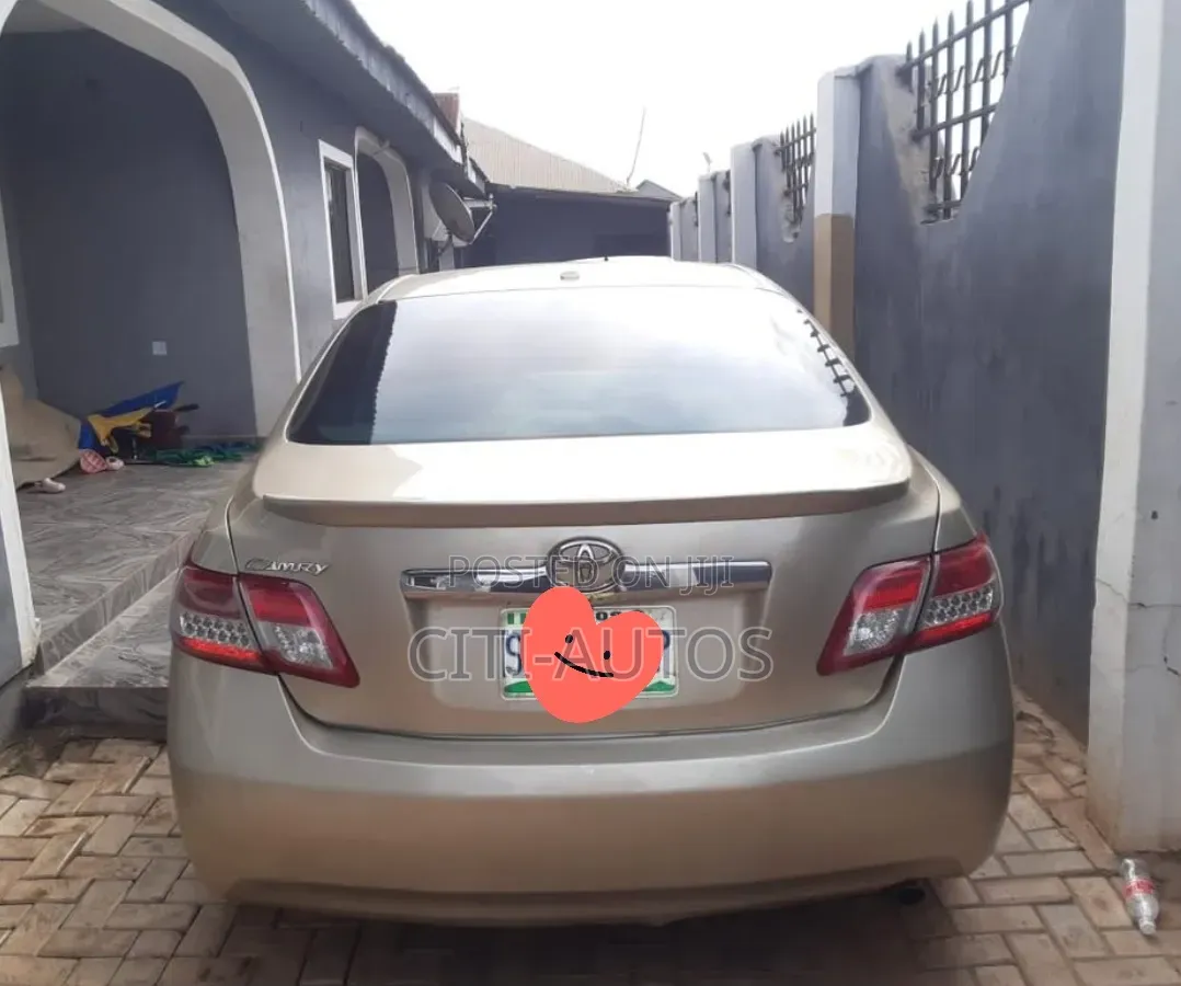 Toyota Camry 2011 Gold