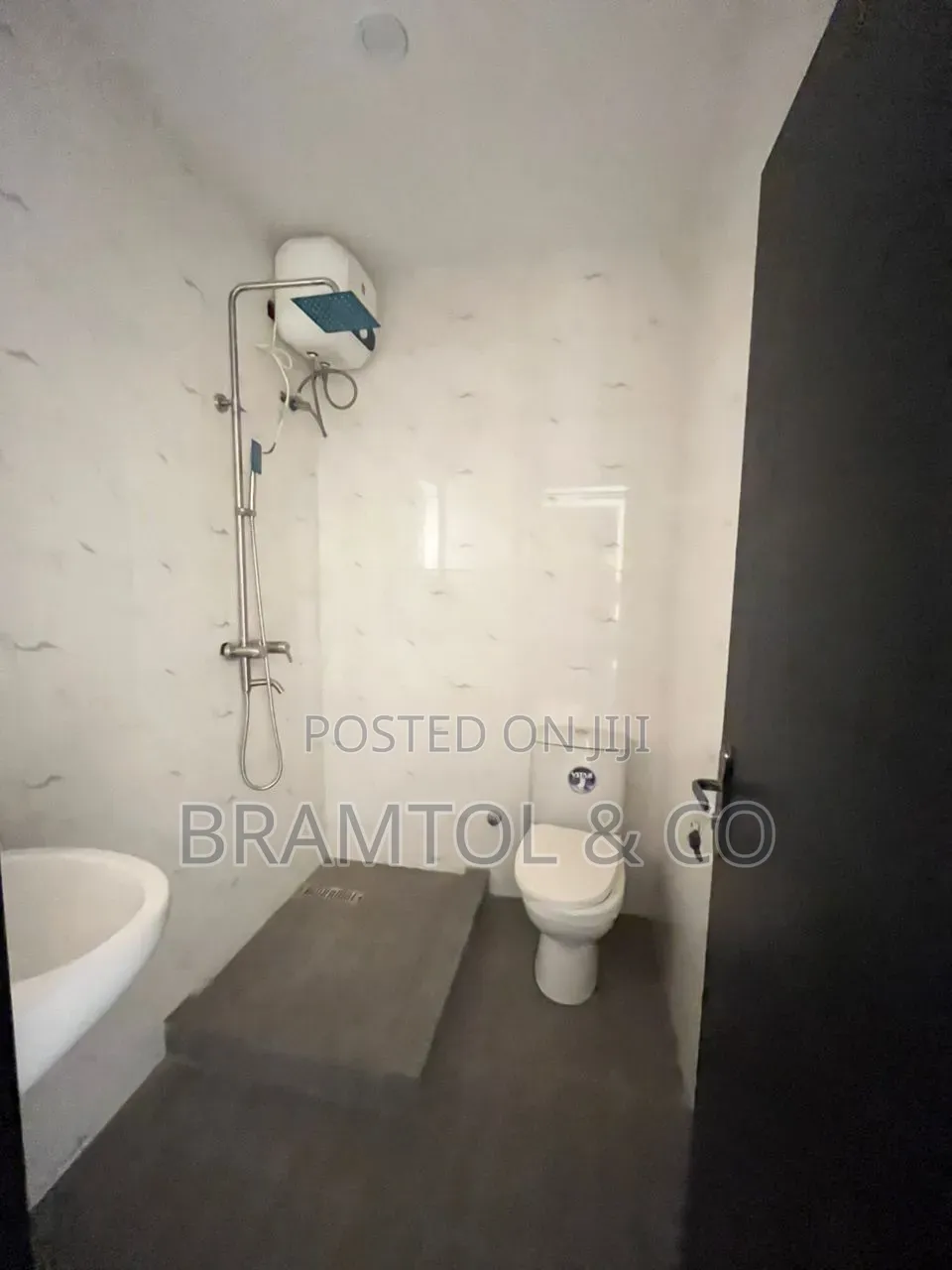 2bdrm Block of Flats in Zone B for sale