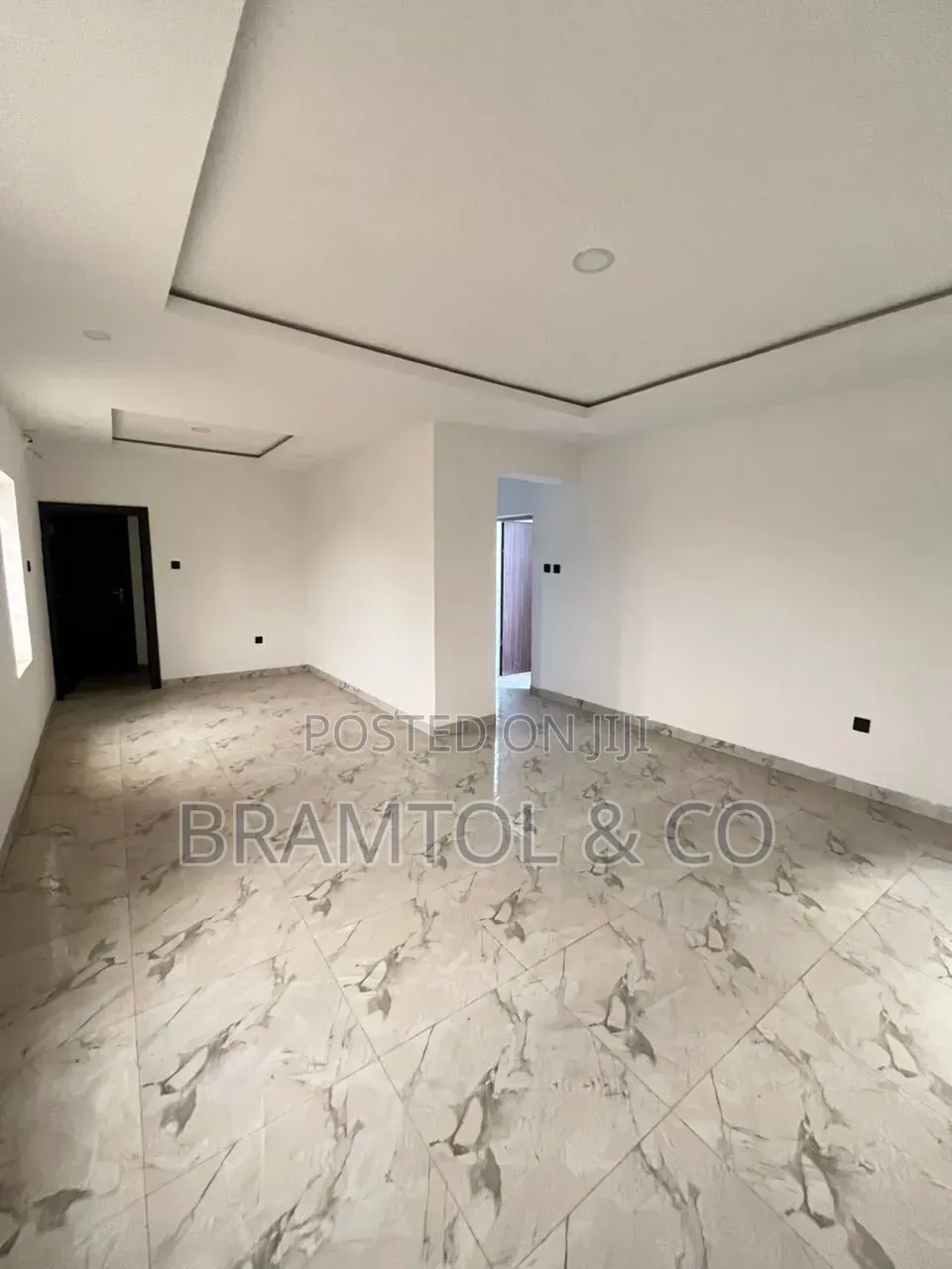 2bdrm Block of Flats in Zone B for sale