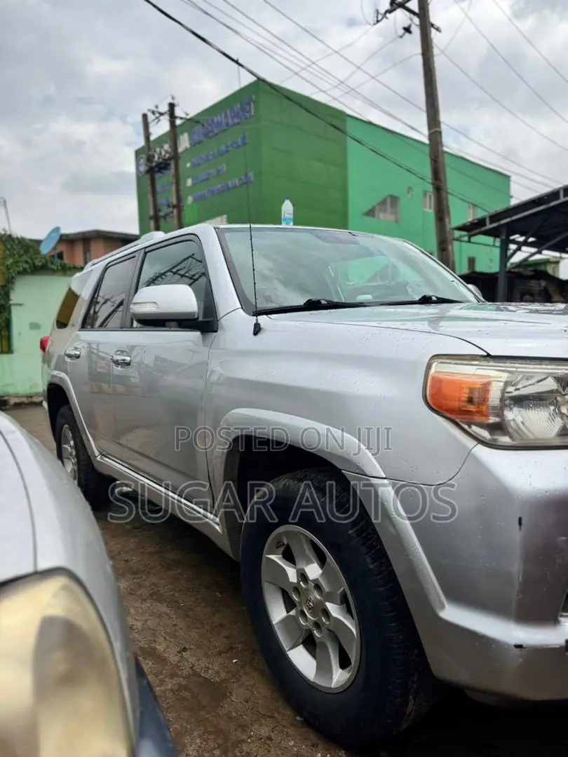 Toyota 4-Runner 2010 Silver