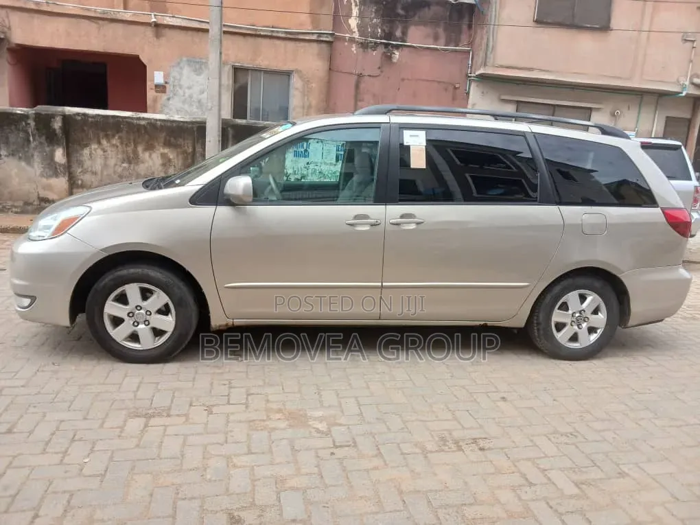 Toyota Sienna 2005 Gold